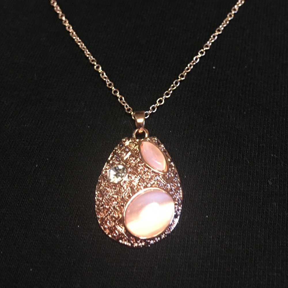 ๐ผ Rose gold earring and necklace set - Picture 3 of 4